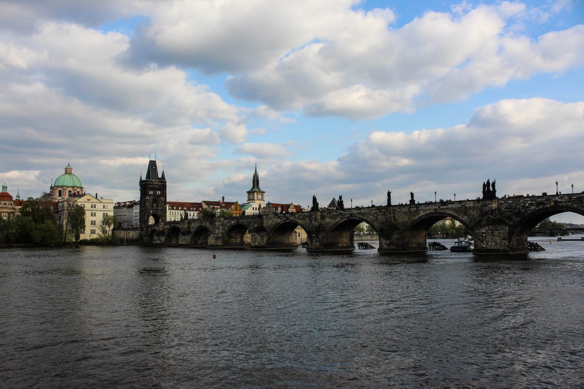 Pragues charles bridge